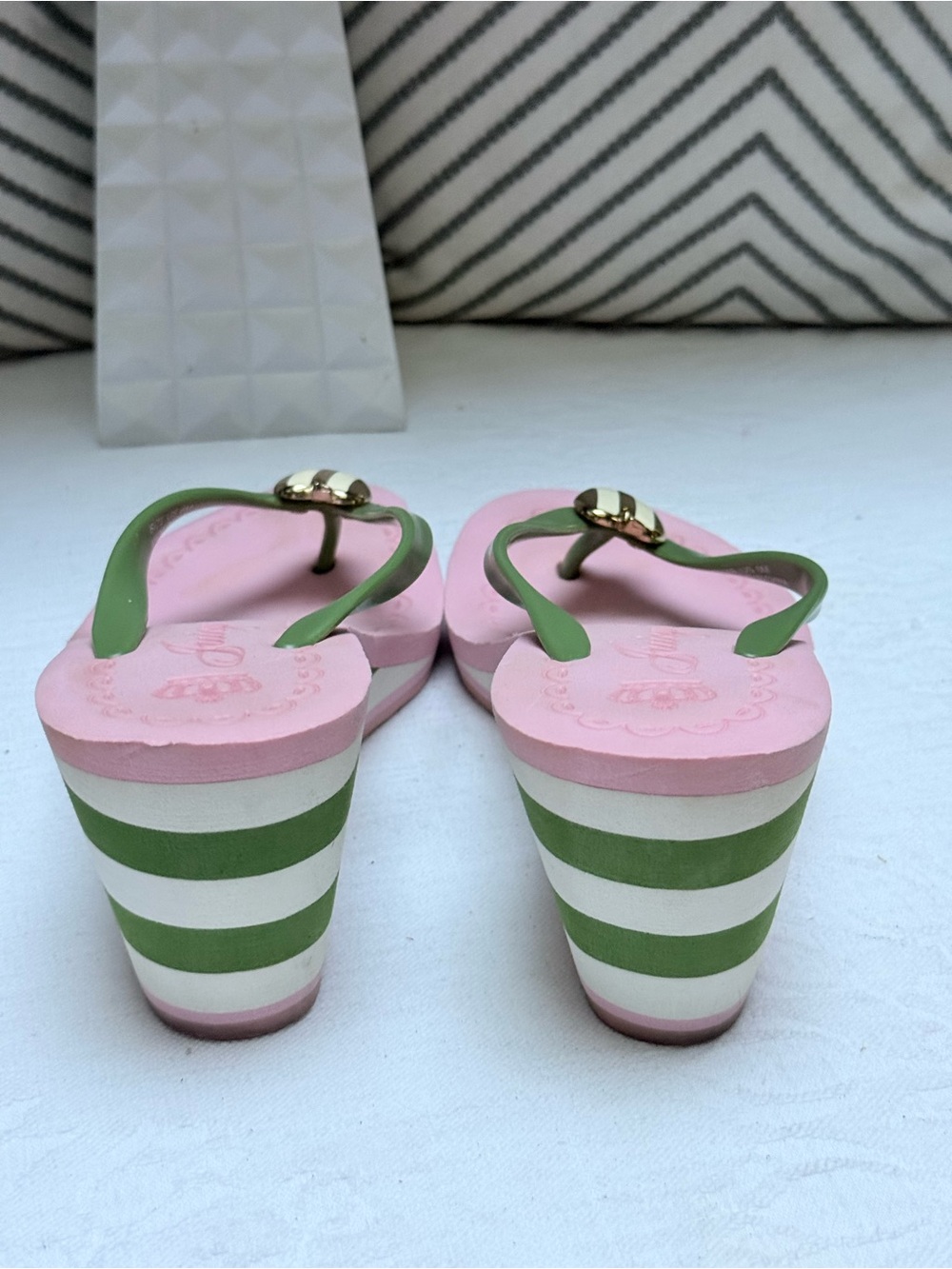 Y2K Juicy Couture Pink Footbed with Green Straps Flip Flops - Picture 3 of 10